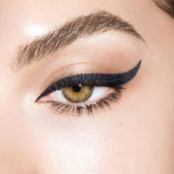 Colorstay Sharp Line Delineador de Olhos Líquido Ponta Fina