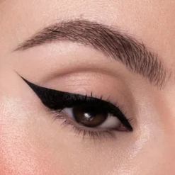 Eyeliner Efeito Preto Intenso