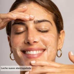 Leite de Limpeza 3 em 1 para o Rosto e os Olhos