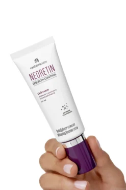 Neoretin Discrom Control Gel/Creme SPF50
