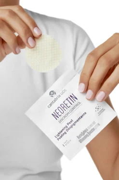 Neoretin Discrom Controlo de Descamação com Despigmentação
